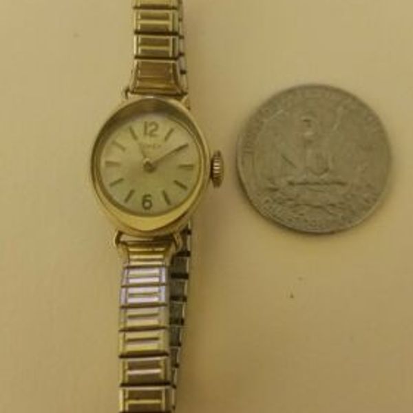 Timex Women Watch Base Metal Bezel Stainless Back Speidel Band vintage