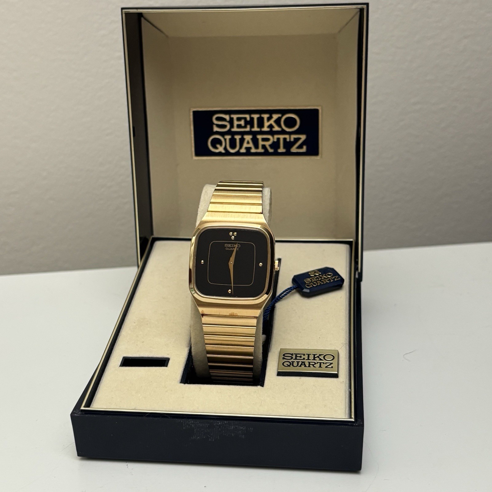 NOS Neo Vintage Seiko Watch 2620-5499 Gold Tone Black Dial 30mm