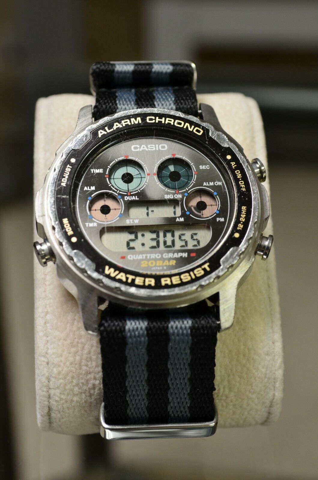 CASIO DW-7300 QUATTRO GRAPH SILVER DIAL DIGITAL WATCH