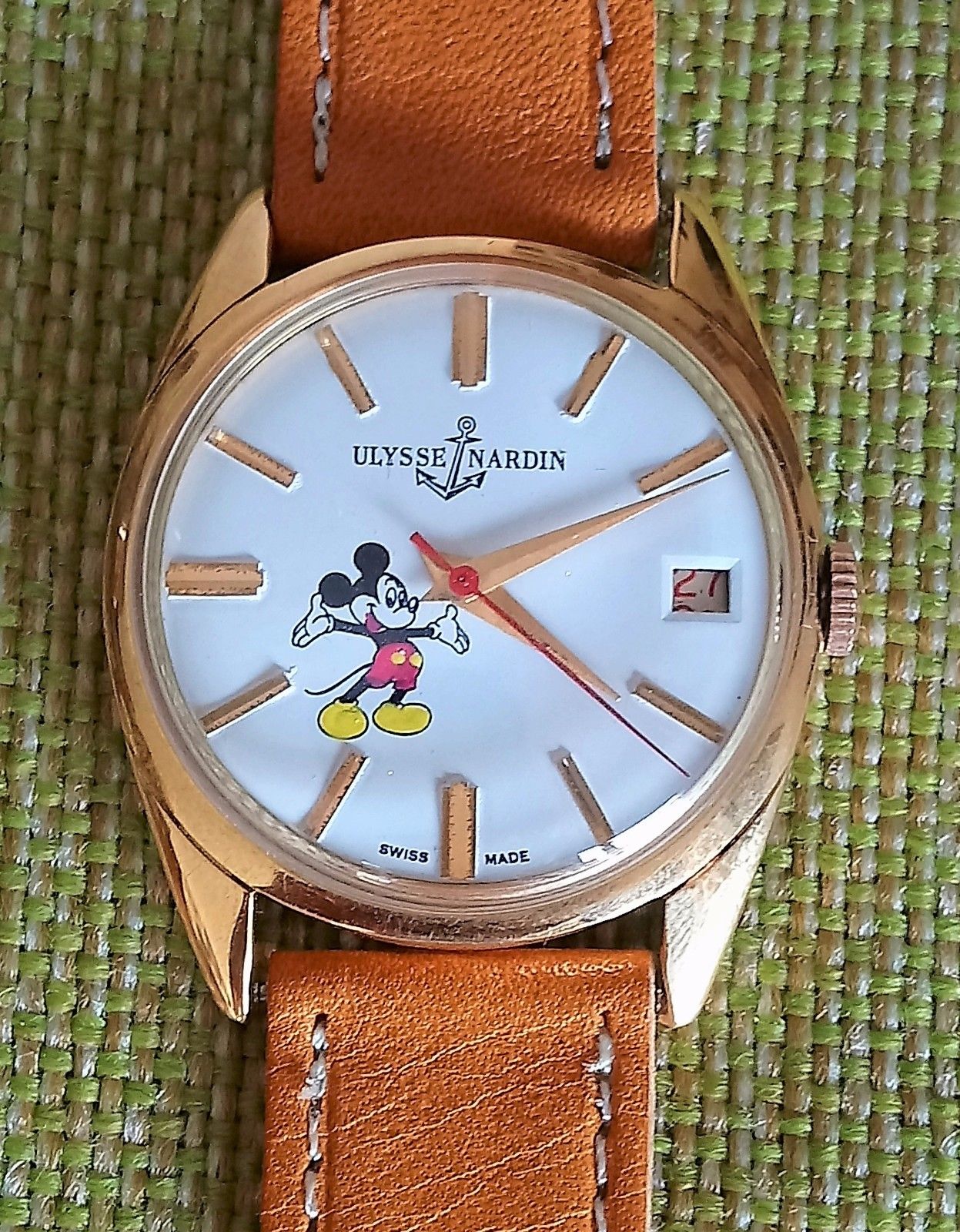 ULYSSE NARDIN MICKEY MOUSE WHITE DIAL WHIT CALENDAR 18Kts GOLD