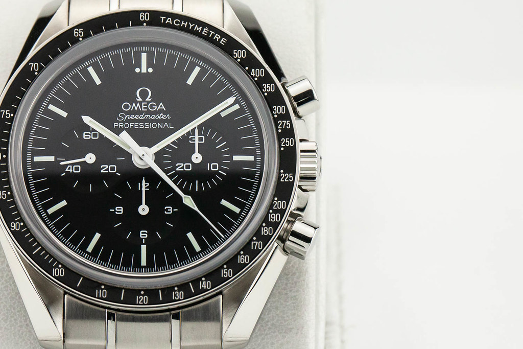 Omega speedmaster best sale professional prix