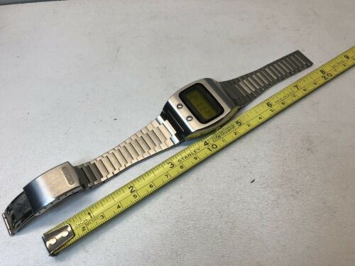 NOS Japanese SEIKO 0624 5000 LC Quartz LCD Digital watch Lemon