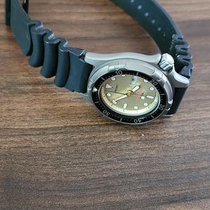 WTS] Seiko mid size quartz diver 7C43-6A00, kanji day