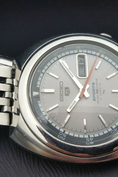 ころ 26. SEIKO 5 SPORTS セイコー 5スポーツ 7019-6020 - メルカリ
