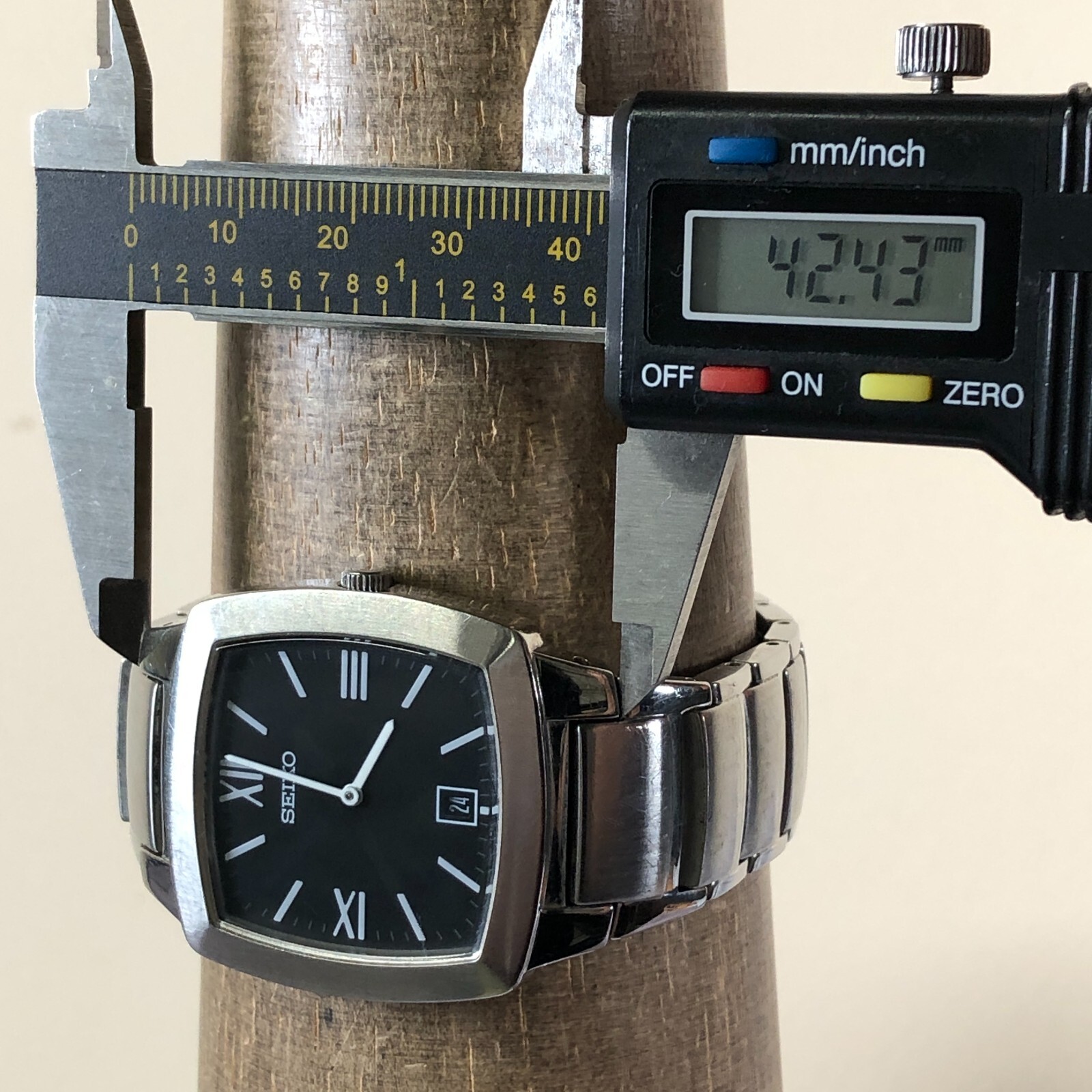 Seiko Men 7N39-0AS0 Date Silver Tone Rectangular Quartz 34mm Watch