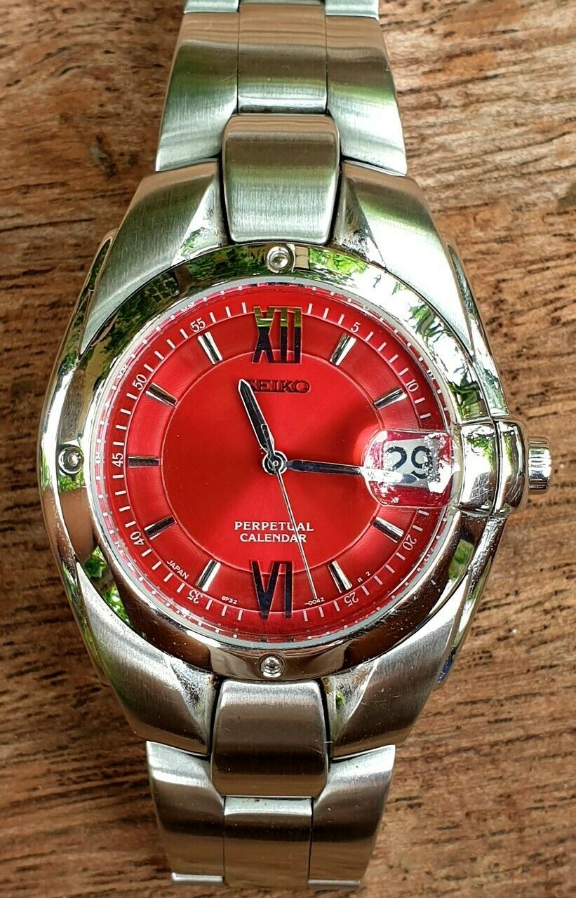 Seiko Perpetual Calendar 8F32-005A Red Dial Mens October 1998