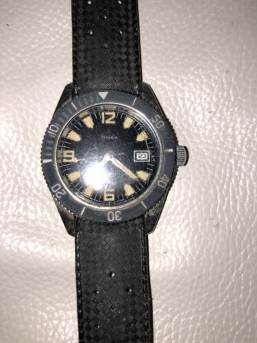 Vintage Timex 200 Ft. Waterproof Skin Diver needs Repair