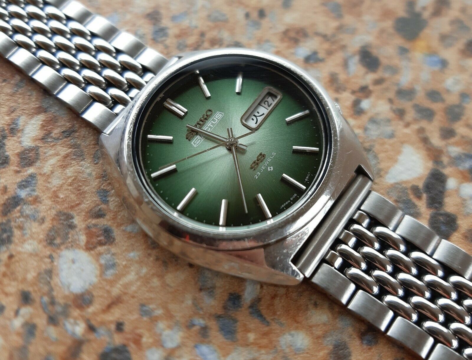 Vintage Seiko 5 Actus SS 23 Jewels Auto 6106 8670 Kanji Day