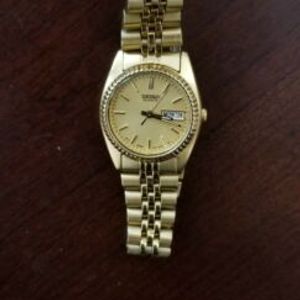 Seiko Ladies Watch Stainless Steel 7N83-0041 A4 New Battery Working |  WatchCharts