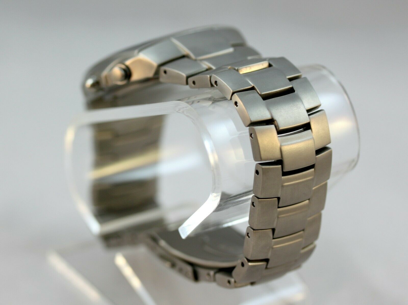MEN'S SEIKO TITANIUM KINETIC MODEL SKA357 (5M62-0BK0