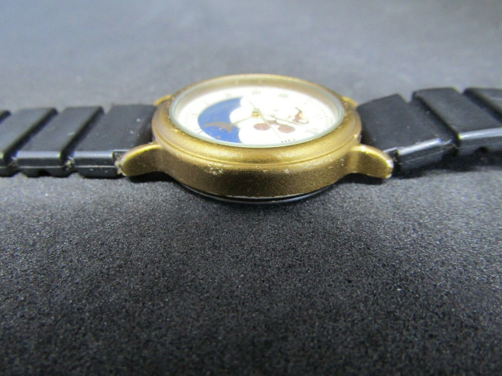 Walt Disney Company by Alba (Seiko) V535-6020 - Moonphase