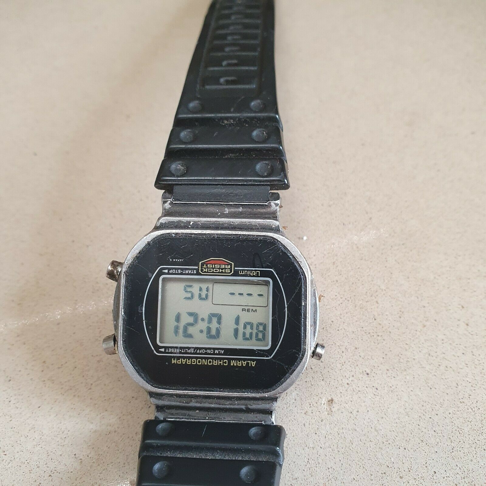 G-Shock DW 5700 Module 901 Made in Japan Casio Screw Back