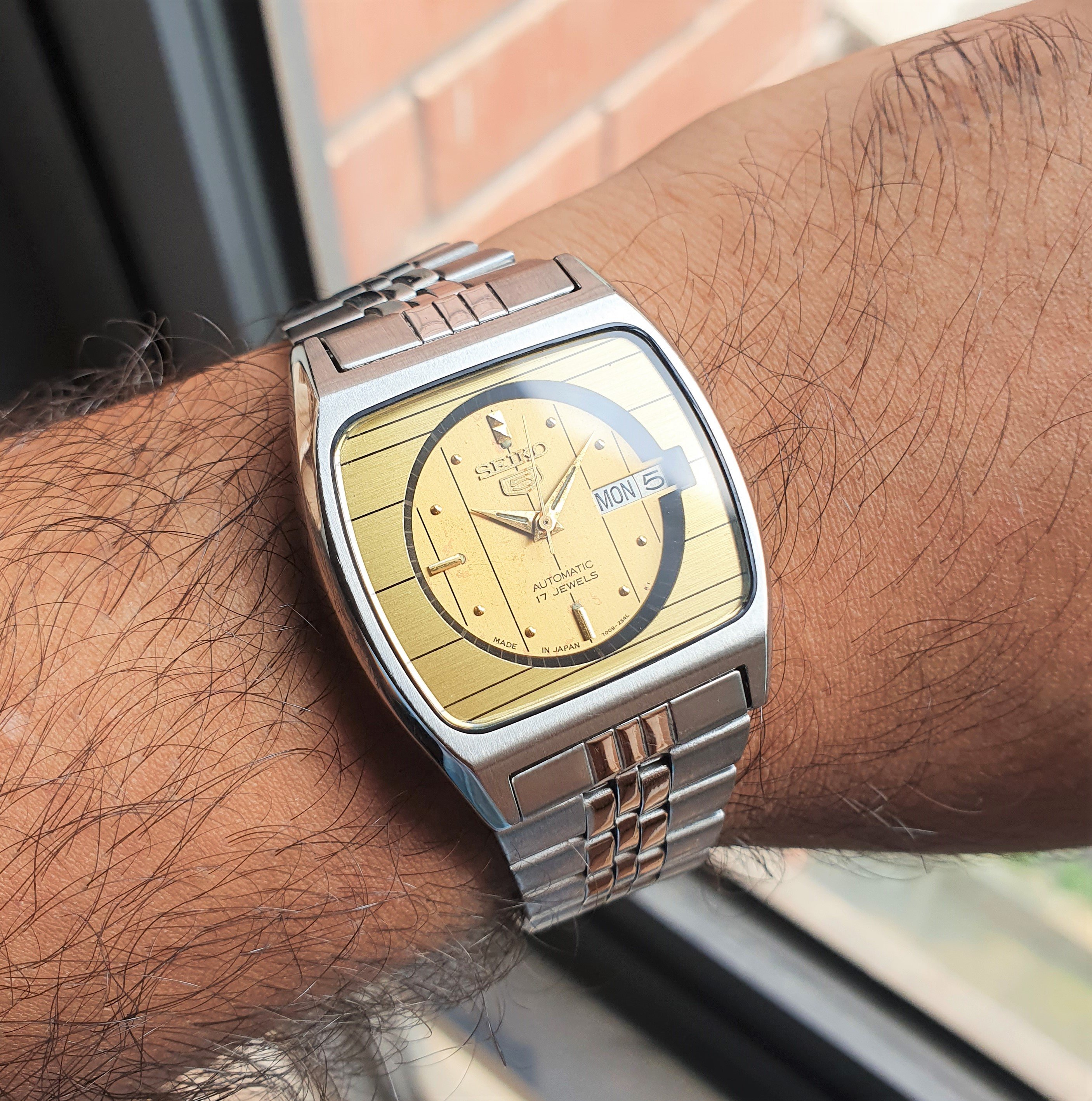 99 USD] FS: Seiko 1991 TV ???? Case Golden dial SERVICED JDM Rare watch $99  Shipped | WatchCharts