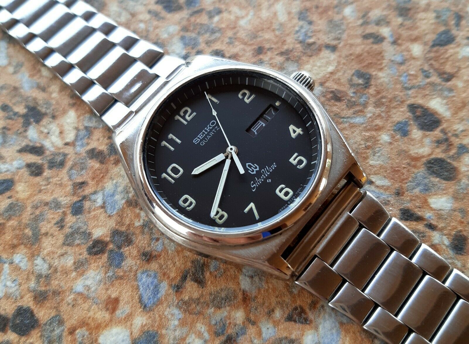 Vintage Seiko Silverwave Quartz 8229 7000 Kanji Military Dial July 