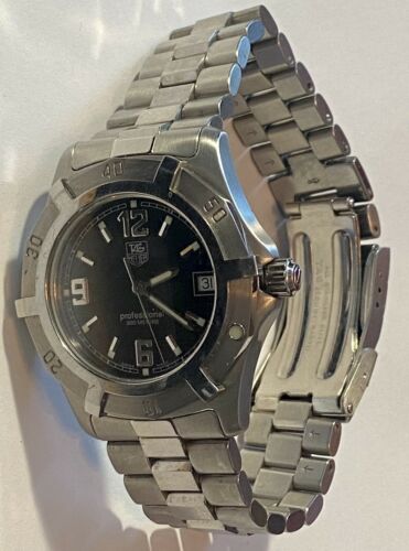 tag heuer professional Swiss 200 meters Mens running watch W1110