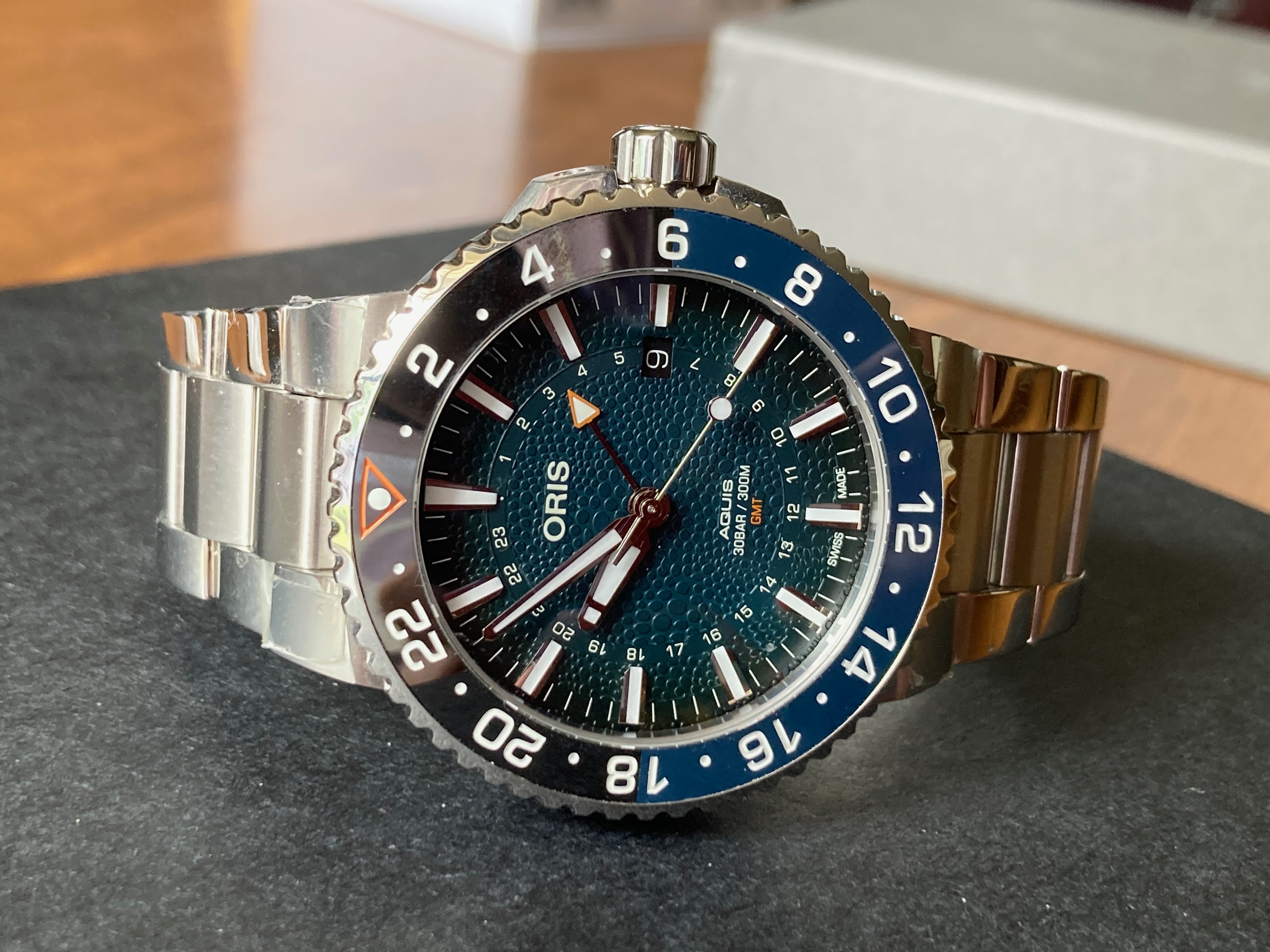 WTS Oris Whale Shark Limited Edition GMT Aquis Ceramic Bezel 01