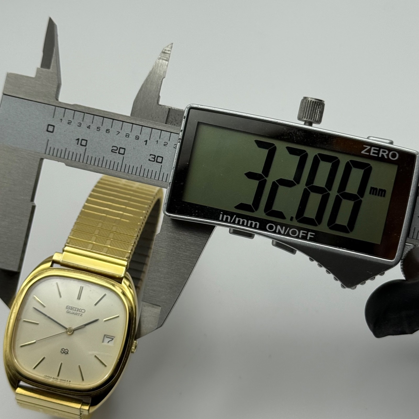 Seiko SQ Watch Vintage Quartz 8222 - 5040 Date Dial 32mm Gold