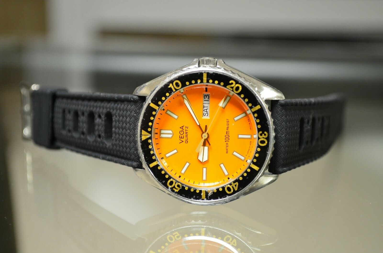 CITIZEN VEGA ORANGE DIVER 100M QUARTZ DIVE WATCH VINTAGE JAPAN