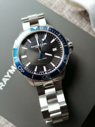 Raymond Weil Tango 300 Black Dial Blue Bezel Mens Quartz Watch few