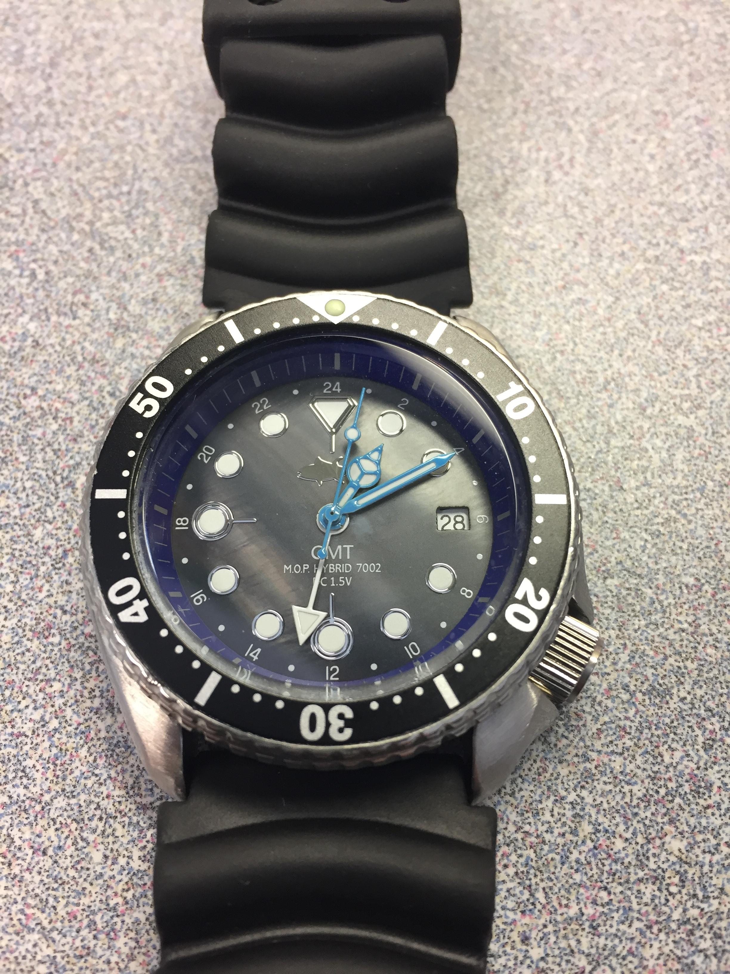 LOOK Stunning Seiko GMT M.O.P. Hybrid 7002 DC 1.5v Wristwatch