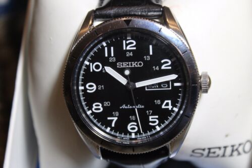 Seiko 4R36 04H0 Day Date Black Dial Blk Band W Box Dress Casual