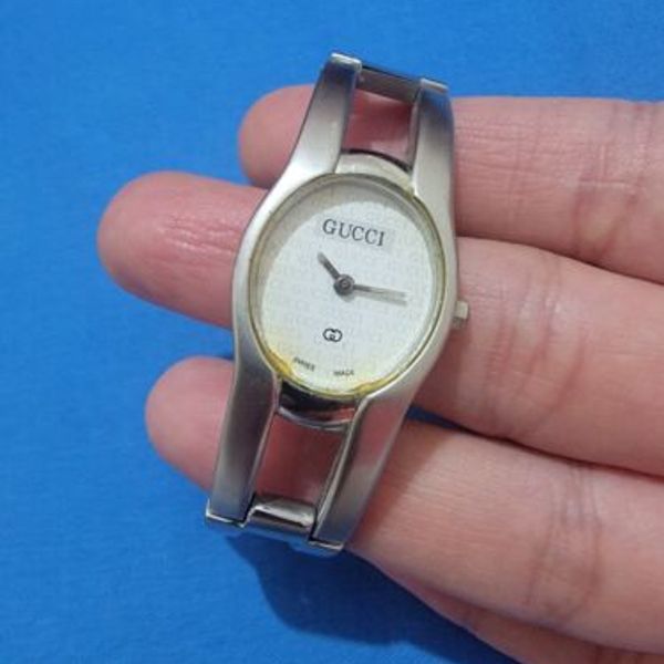 Vintage GUCCI 593120 Swiss Made Silver Tone Ladies Watch  display picture 2