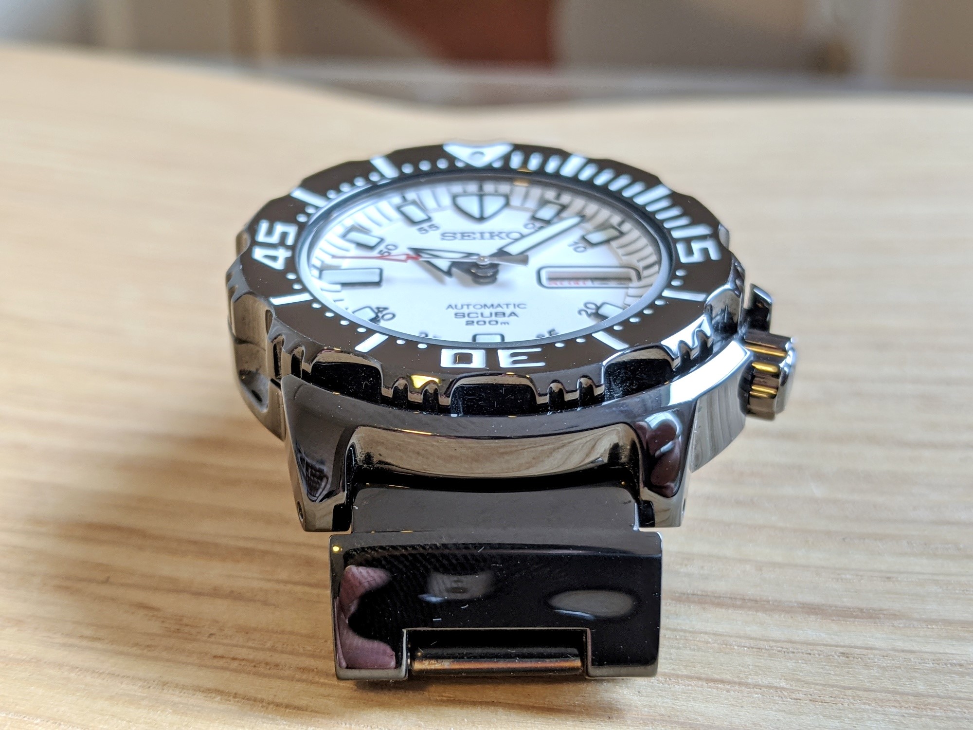 Seiko SZEN006 White Dial Gen 1 Night Monster | WatchCharts Marketplace
