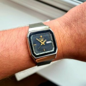 Vintage Square BLACK 1982 SEIKO 5 Men's Automatic Watch 6349 Vintage Square BLACK 1982 SEIKO 5 Men's Automatic Watch 6349