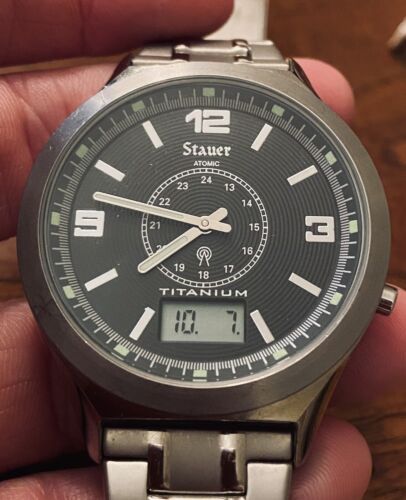 Titanium atomic outlet watch