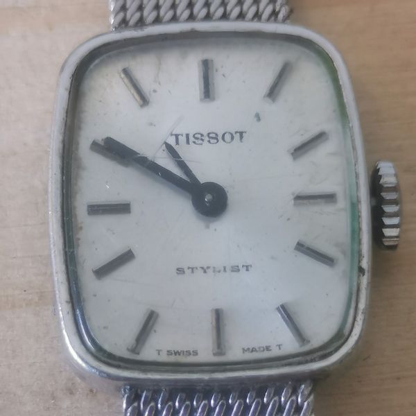 Montre Tissot Vintage Femme - Boîtier Or, 17 Rubis, Remontage Manuel, Style Rétro Années 70