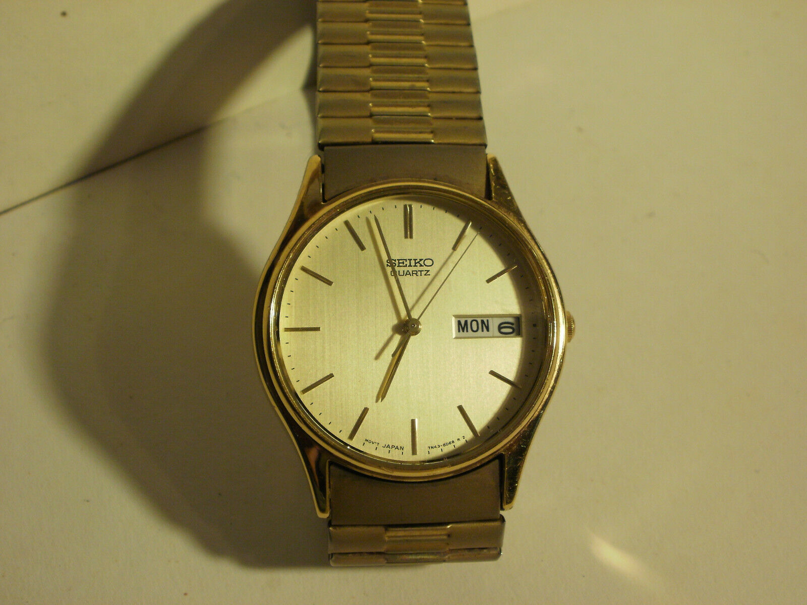 Seiko 7N43-8A89 Gold Tone Case Men's Watch with original Seiko band New  Battery | WatchCharts