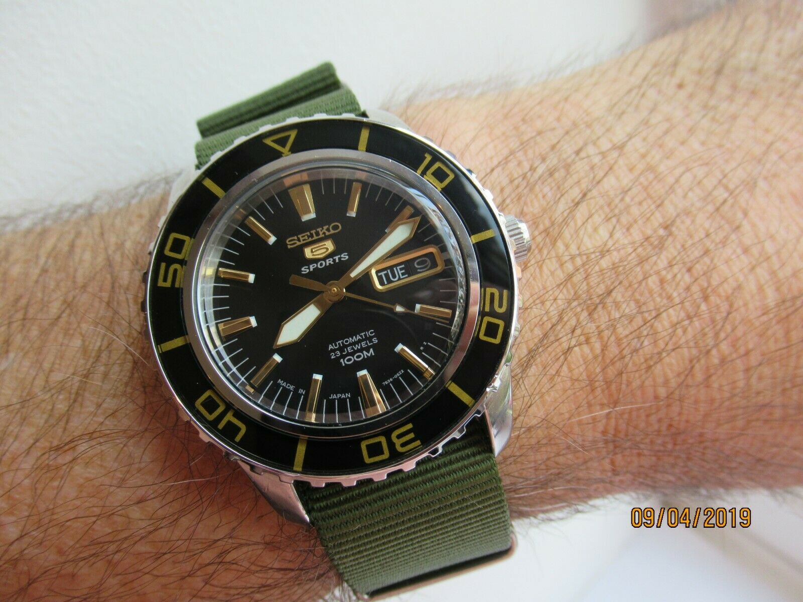 seiko 5 sports snzh57