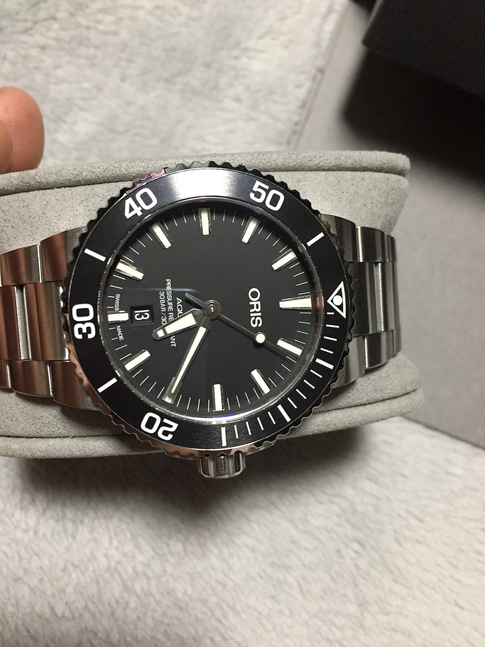 790 USD FS Oris Aquis 43.5mm Matte Black Dial Brushed Ceramic