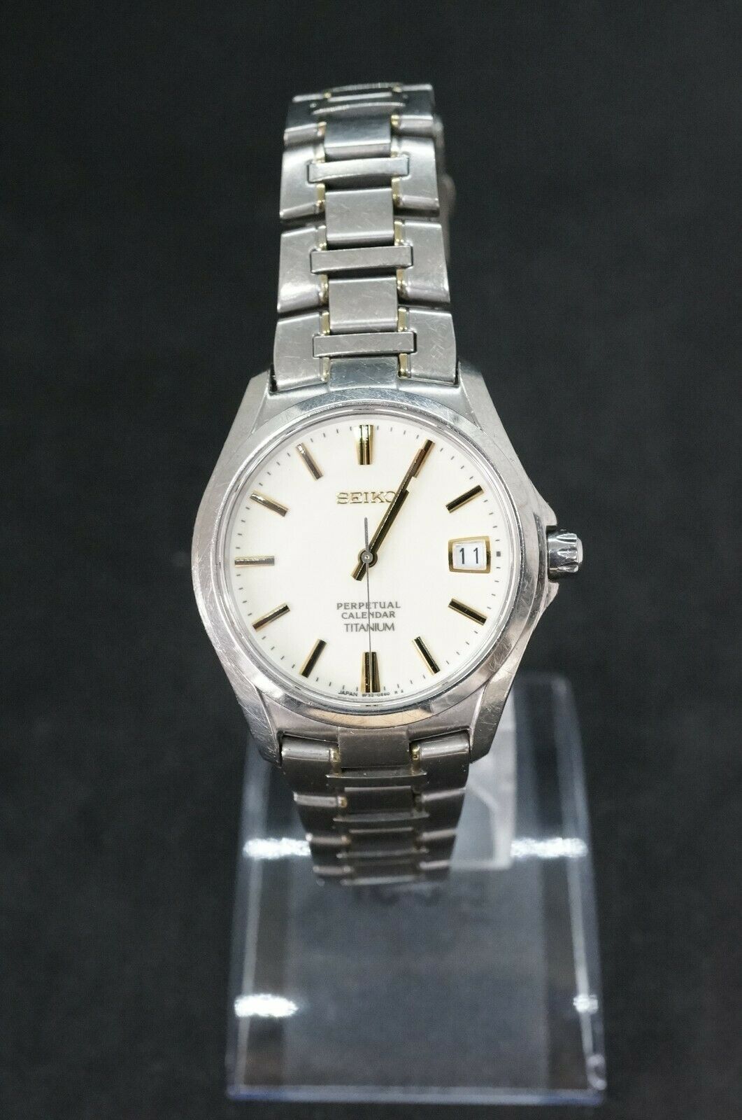SEIKO PERPETUAL CALENDAR QUARTZ WRISTWATCH Titanium 8F32 SEIKO PERPETUAL CALENDAR QUARTZ WRISTWATCH Titanium 8F32