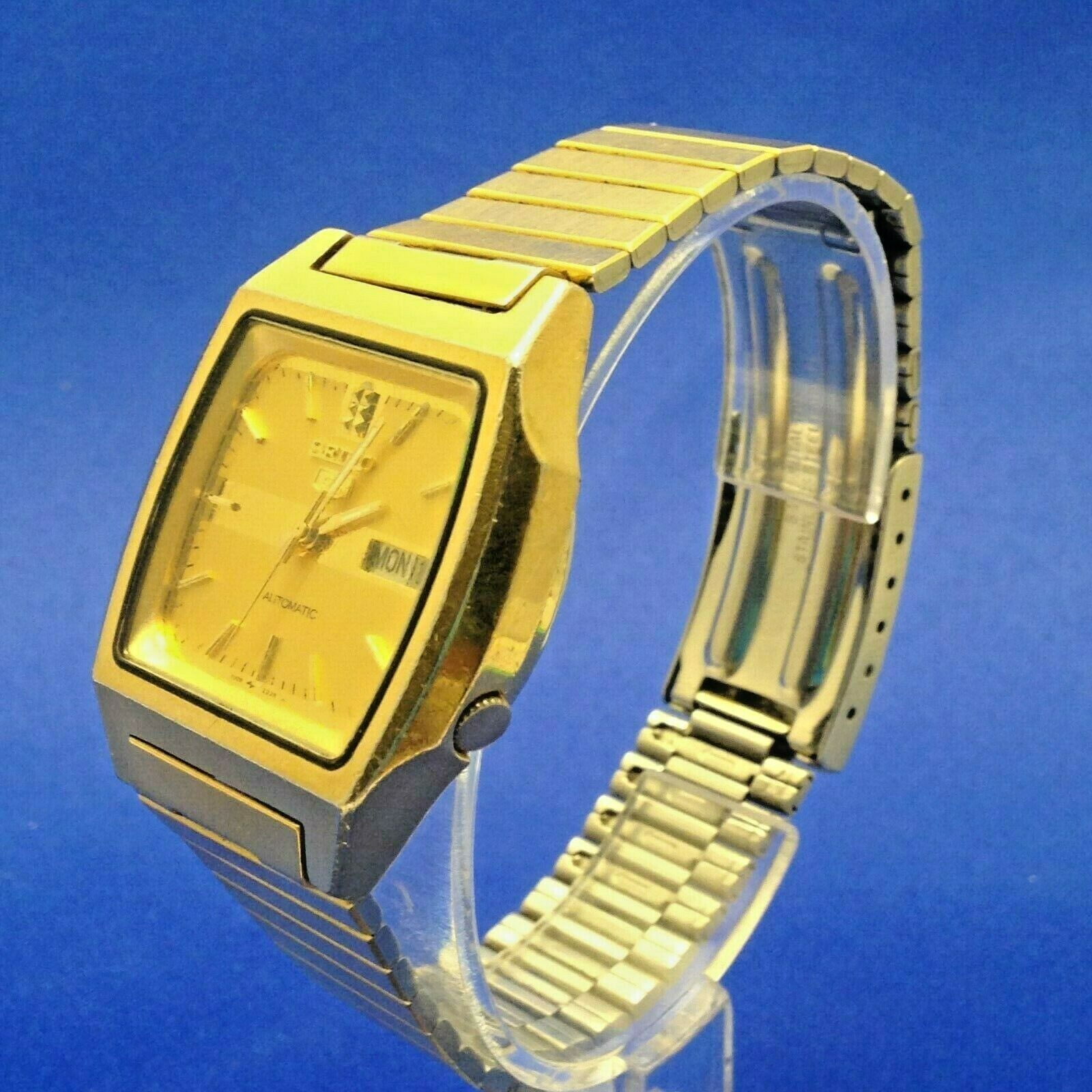 vintage SEIKO 5 Automatic Men s Watch Day Date Gold Tone Dial Case 7009 5860 WatchCharts Marketplace