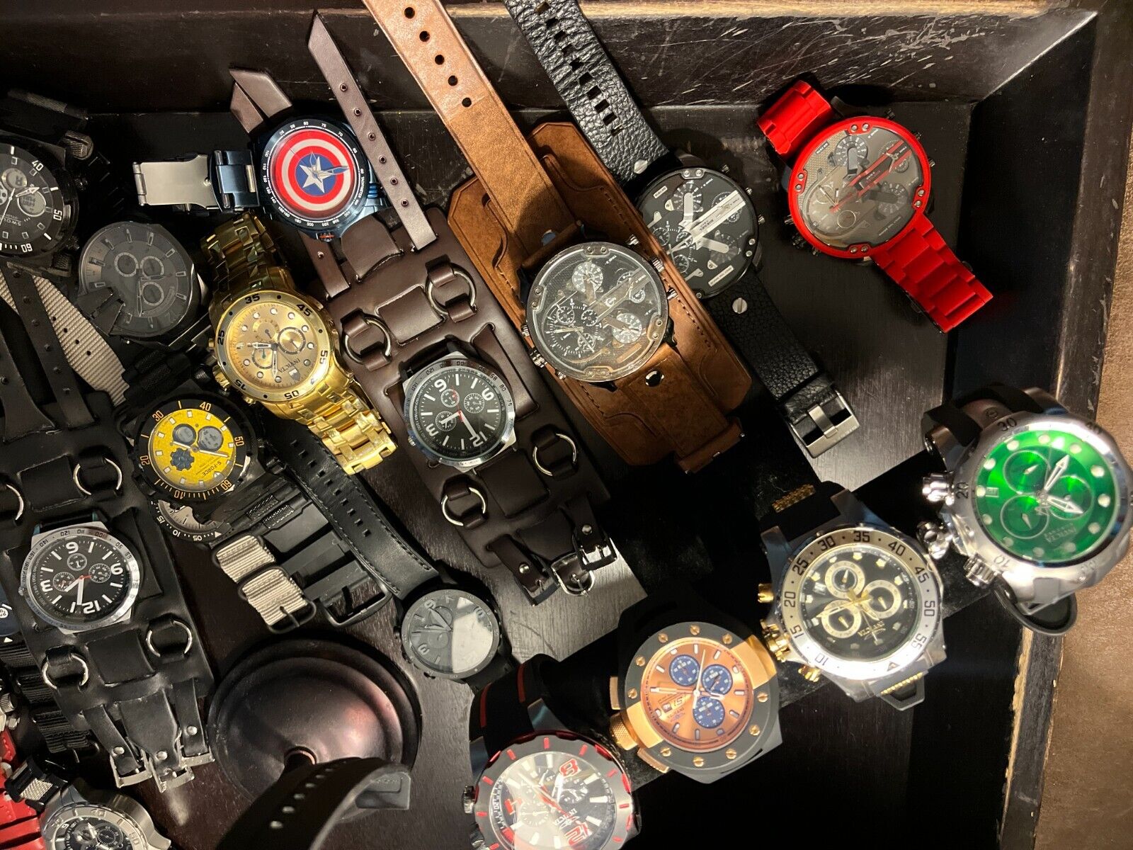 26 Large Men's Watches Invicta Fossil Marvel Captain America Nixon