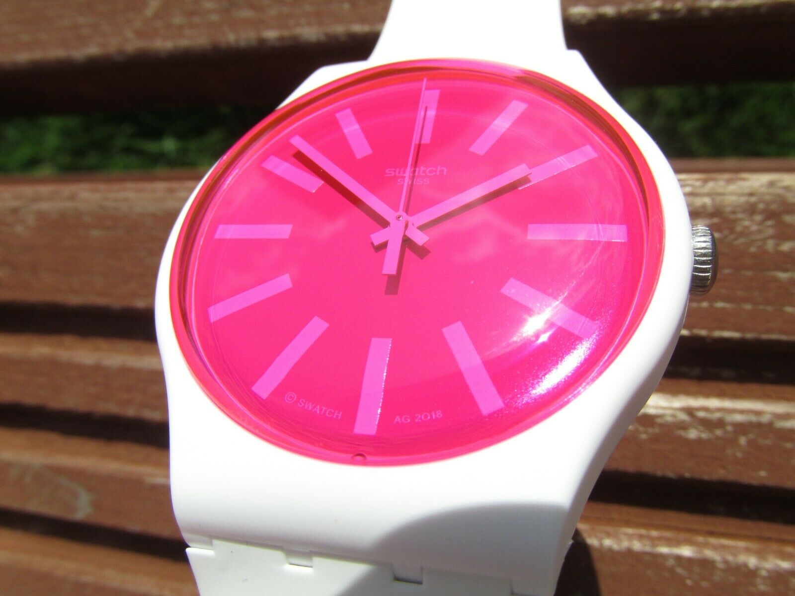 SWATCH Watch SUOW162 STRAWBEON Brand New boxed Large 41mm