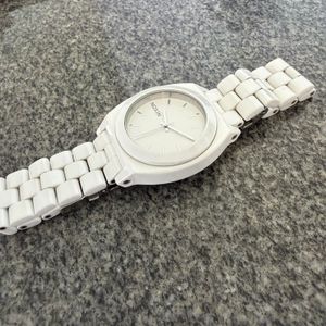 Nixon Medium Time Teller P Coral 31mm Watch A1215 685 A1215  display picture 2