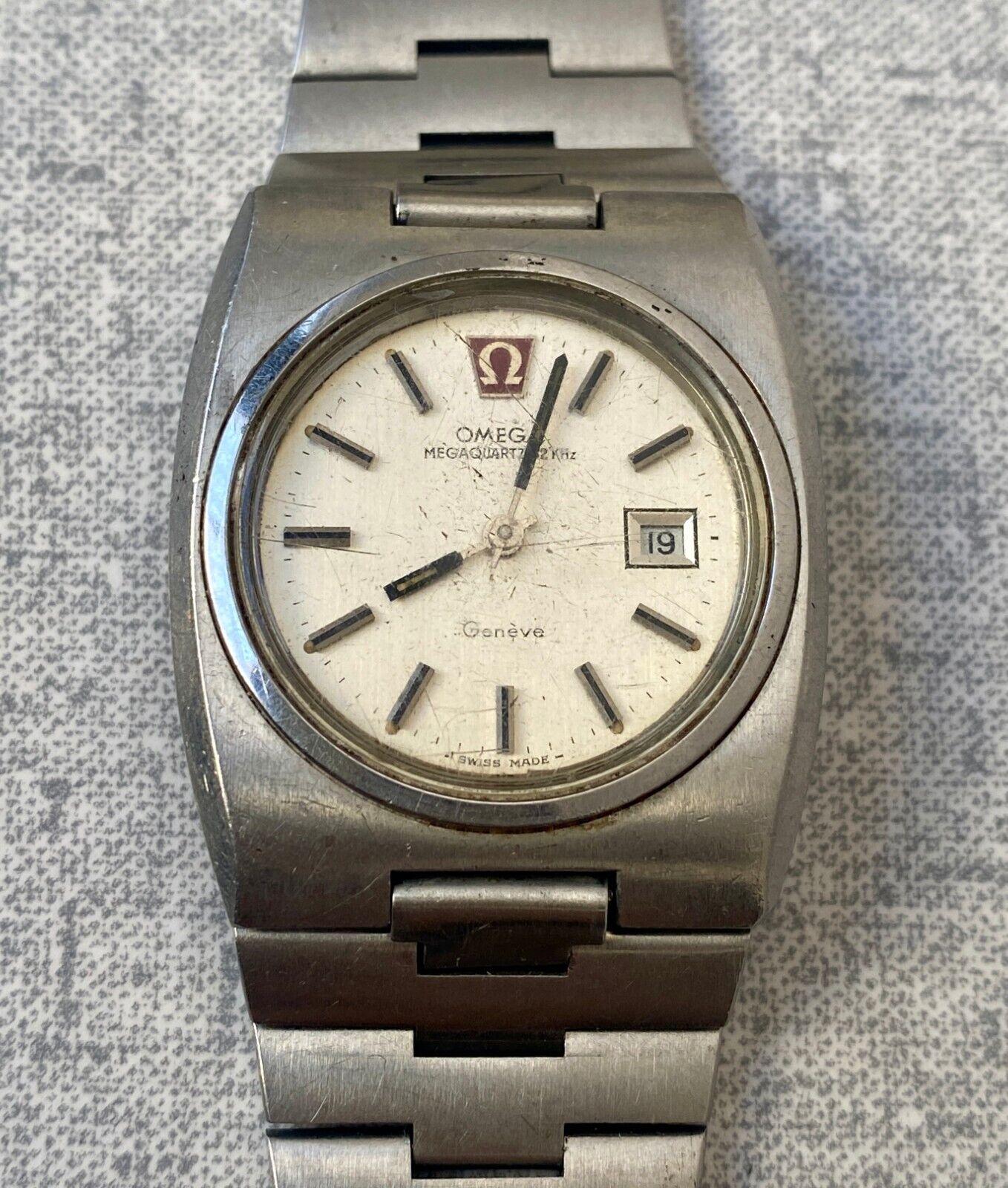 Vintage OMEGA Megaquartz 32 Khz Geneve Watch White Dial Cal 1320