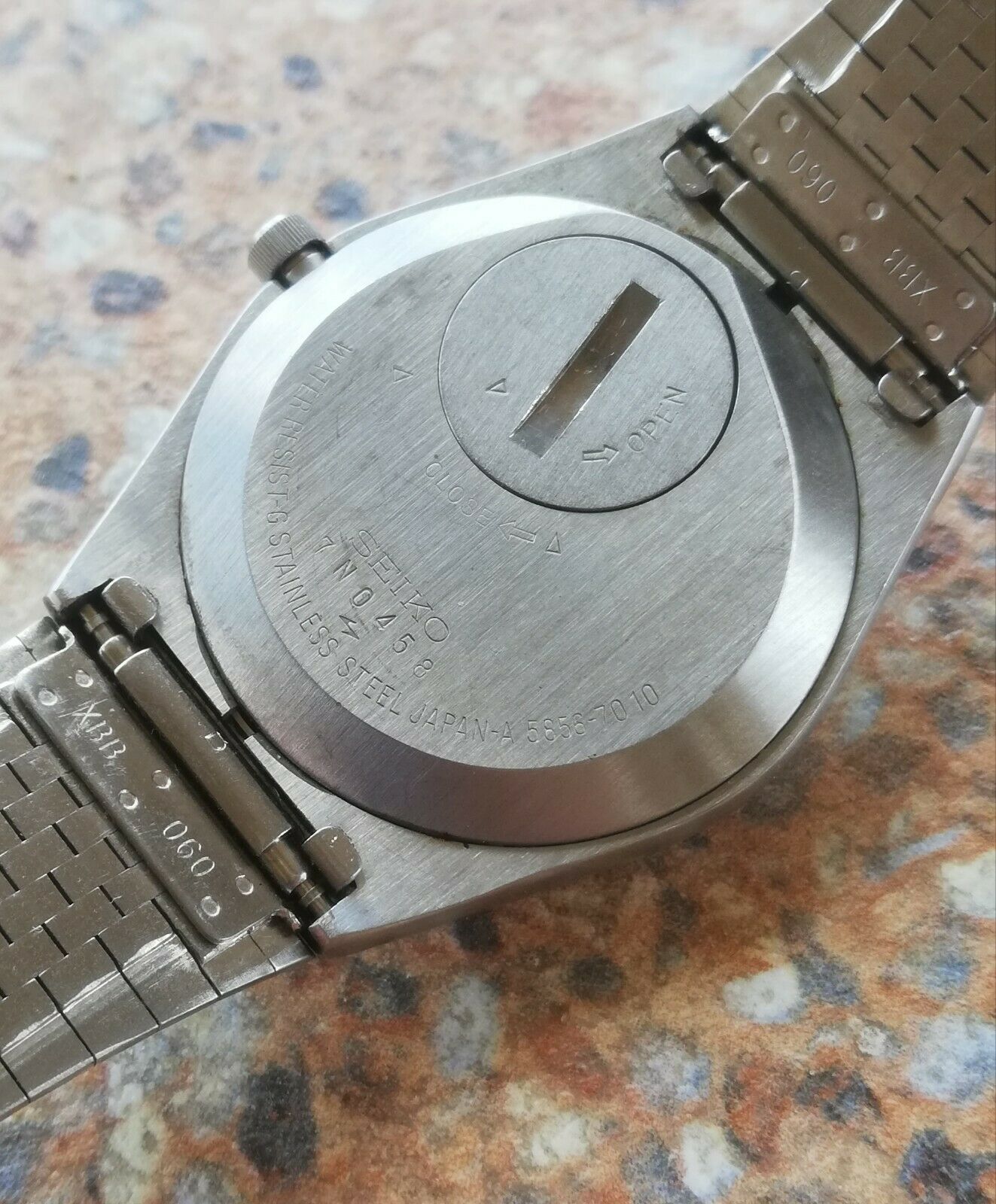 Vintage Seiko King Quartz 5856 7010 Kanji Day November 1977