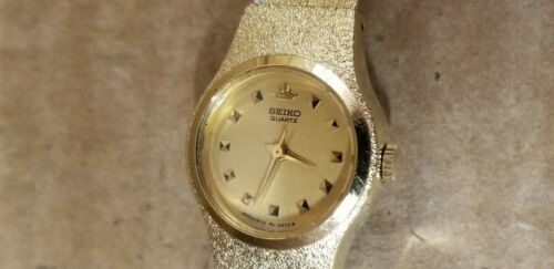 Seiko 8Y21-0020 Vintage Women's Watch Golden Analog Dial Gold Tone Case  Quartz | WatchCharts