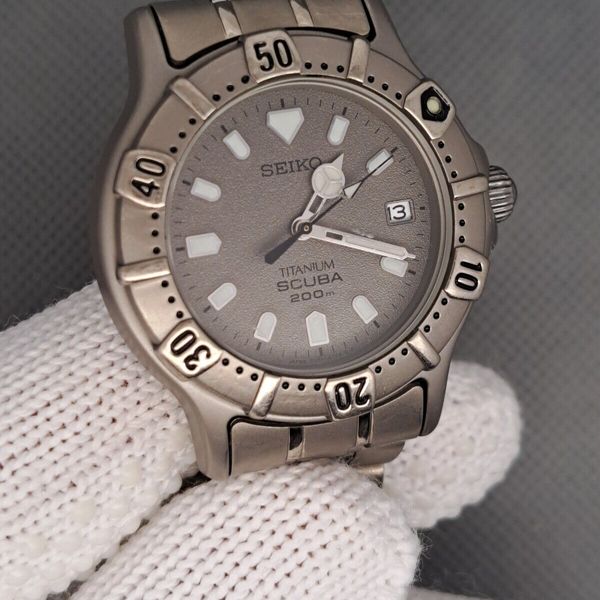 RARE Seiko Vintage NON Digital Watch TITANIUM DIVER SCUBA 200M 