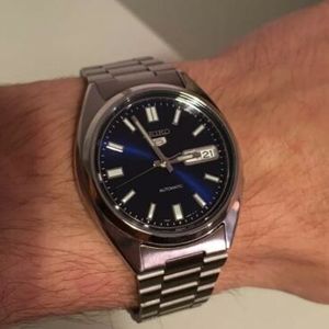 pulver jazz Meddele Seiko 5 SNXS77K Blue Dial Day Date Automatic Watch, 7S26, With Tissot Strap  | WatchCharts