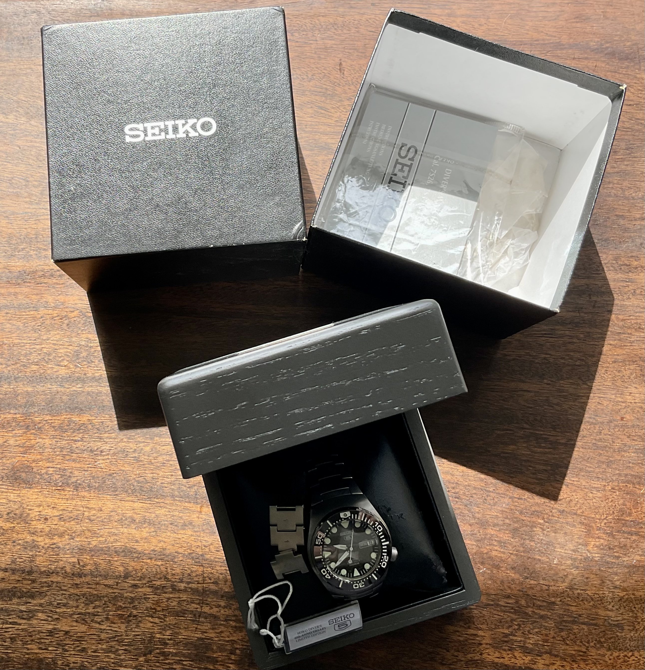 Seiko watch best sale box for sale