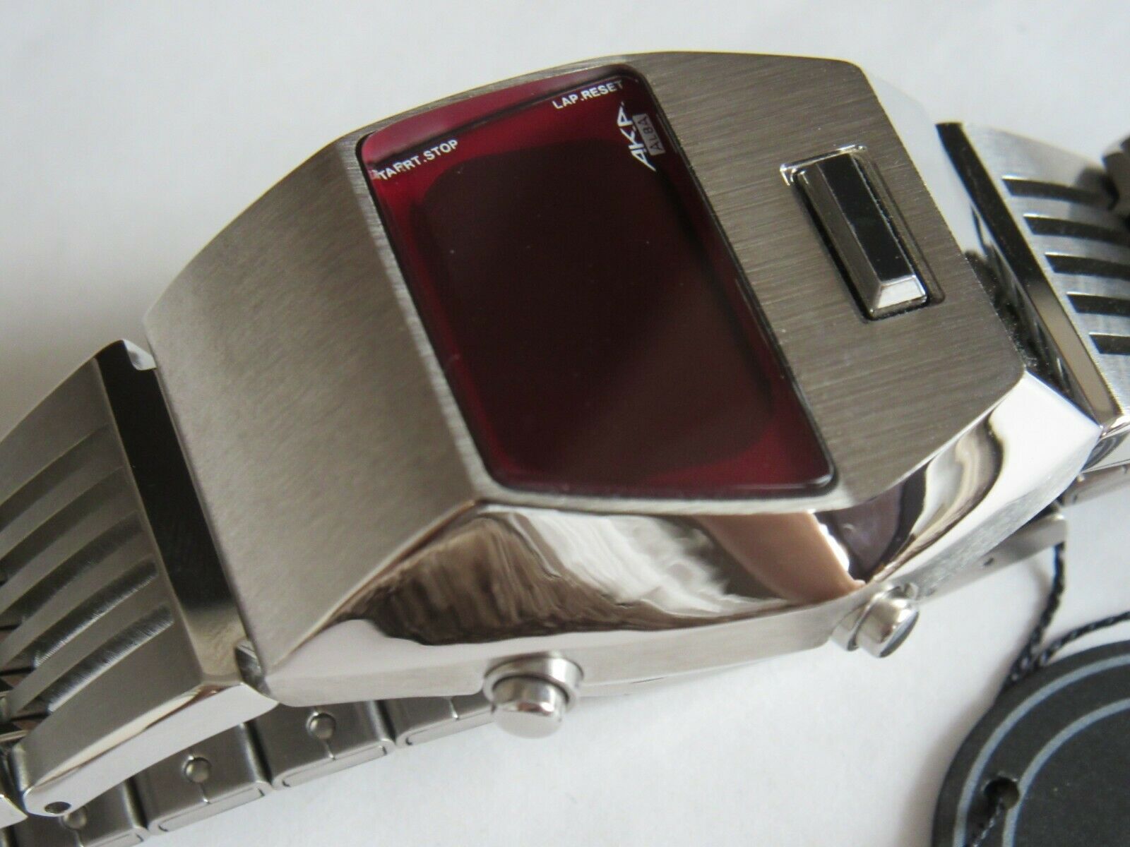 SEIKO ALBA AKA W670-4000 RED LED 