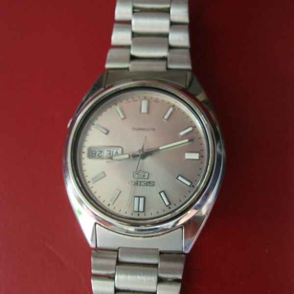 GENTS SEIKO 5 DAY DATE WATCH. STAINLESS STEEL WatchCharts