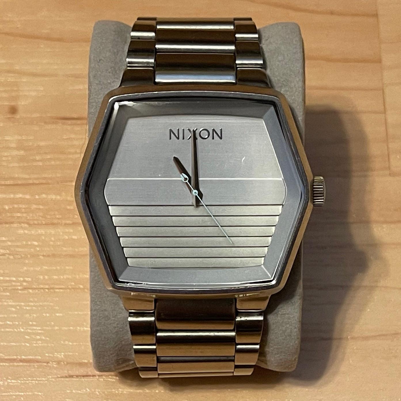 WTS] Nixon The Mayor “Key to the City” Vintage Hex Surf Analog 