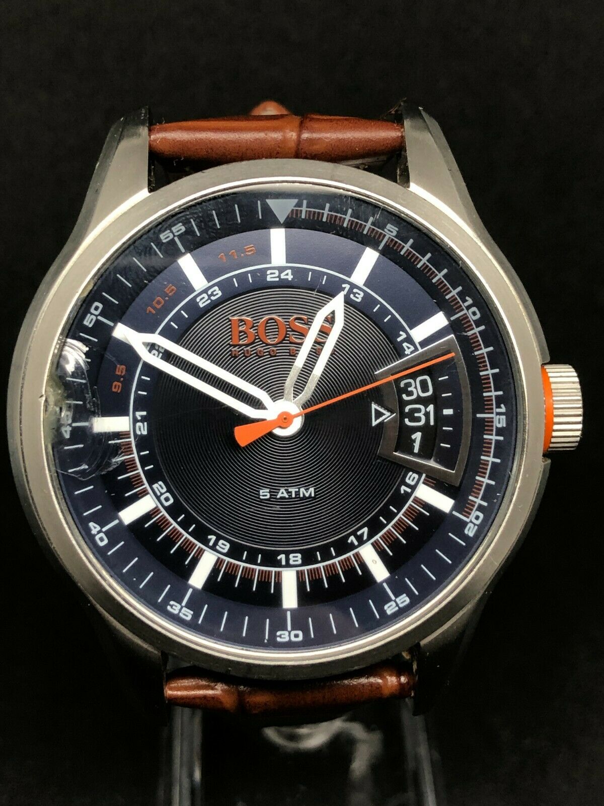 toewijding Leuk vinden textuur Hugo Boss Mens Classic Watch HB.300.1.14.2972 B.New Leather Strap-BROKEN  GLASS | WatchCharts