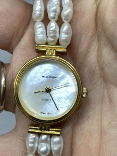 Mother of Pearl Majestron Genuine Pearl Bracelet Wristwatch  display picture 3