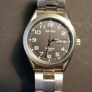 Seiko Titanium 50M Day/Date Quartz Men's Watch - 7N48-0AB0 | WatchCharts